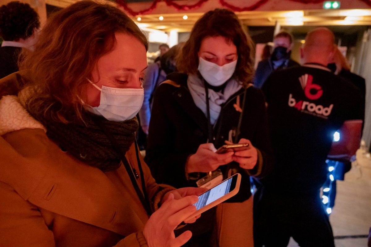 b4road's tweet photo. 🎉🥂 Premier Apéro Pro de @b4road : ravi d’avoir réuni plus de 50 personnes au Bistrot de la scène ! Une expérience immersive, des rencontres, des cadeaux, des rires... Un moment que nous n’oublierons pas ! Et si ce rendez-vous n’était que le premier - et pas le dernier 😉- ? https://t.co/3VgcTyxPDw