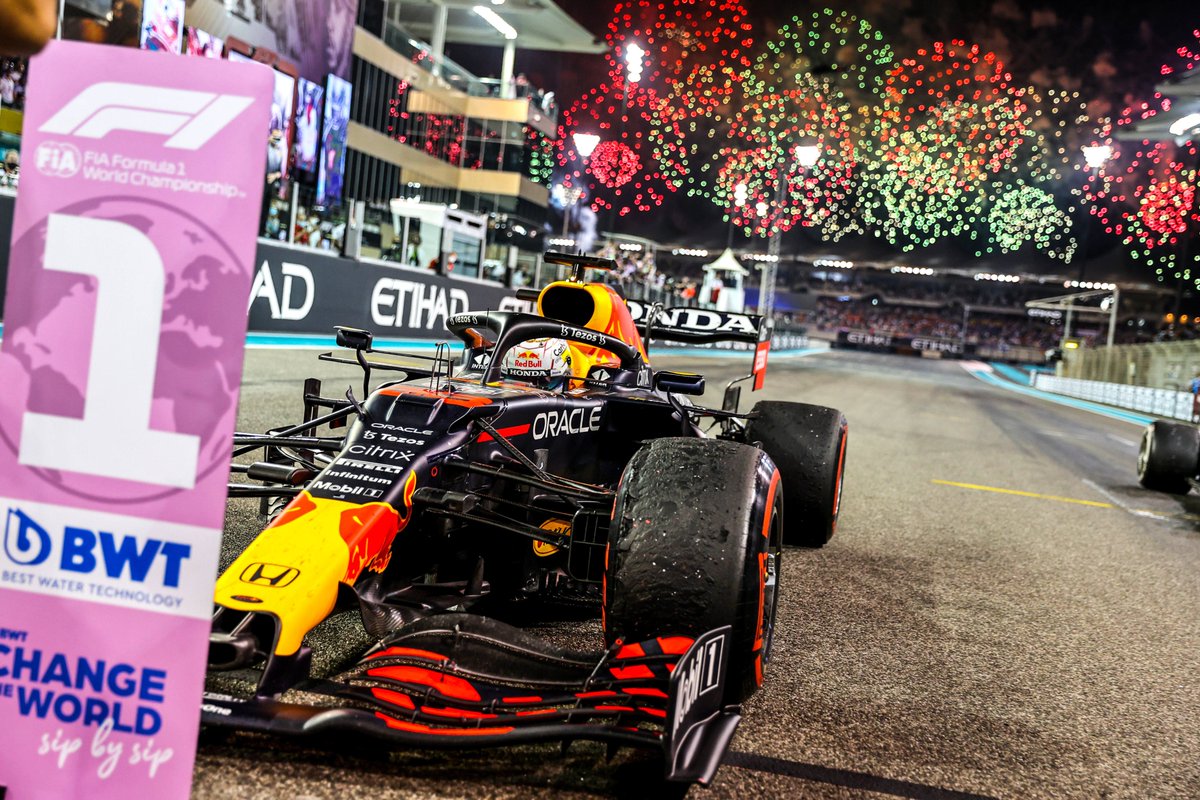 canalplusgroupe's tweet photo. #Audiences #F1
Une année record pour la Formule 1 sur @canalplus 

✅1,14M tlsp en moyenne (Grands Prix après-midi)
+18%📈vs 2020 qui était la précédente saison record 
+50%📈en 2 ans 

🔴Record absolu pour le #AbuDhabiGP à 1,91M tlsp 
📍Pic à 2,41M tlsp 

#RDVauPremierVirage https://t.co/H51v7Gb2SL