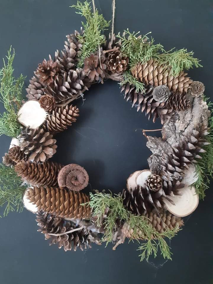 wtzbratanki's tweet photo. Zapraszamy do zakupu wyrobów naszych Uczestników. ⛄❄️🌲 Mamy wiele pięknych kompozycji świątecznych. 

Można dzwonić, rezerwować i kupować! Zapraszamy ❤️ https://t.co/ecHAfnTXgQ