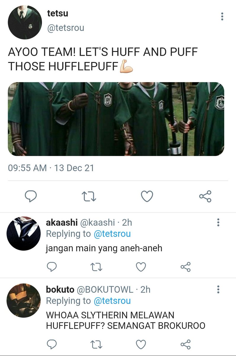cardigantree's tweet photo. [kurotsuki] two tweets au 

day 1 — quidditch; house rivalry | #HaikyuuPotterWeek  
@haikyuu_potter 

Hufflepuff!Tsukki &amp; Slytherin!Kuroo

#krtsk https://t.co/tt9kr960P3