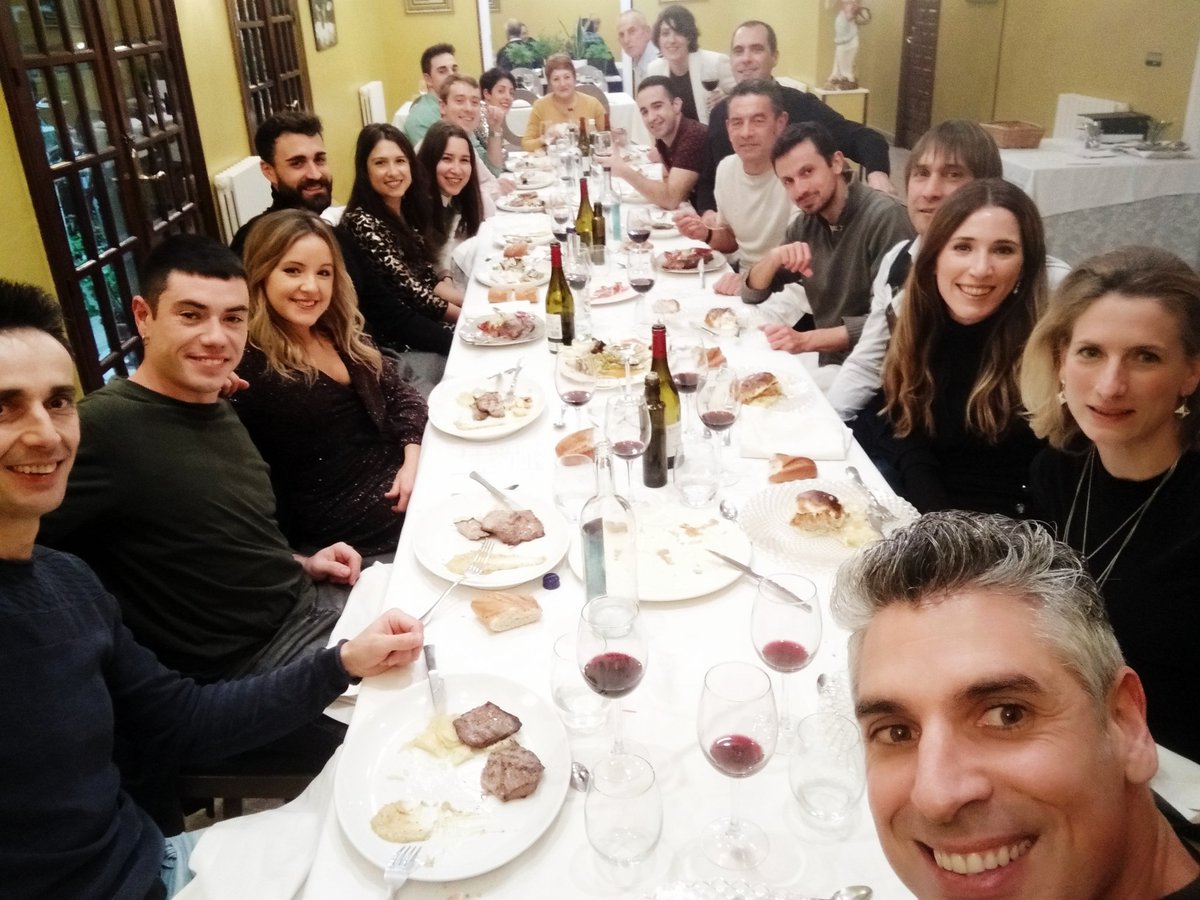 cnrivalia's tweet photo. Estupenda CENA DE NAVIDAD!!🧑‍🎄🥂
En "Casa Javi" nos hacen sentir cómo "la nostra casa" de maravilla...Gracias Nacho!
#HaciendoEquipo
#PoweRivalia
#BellaCiaoRivalia 🕺💃 https://t.co/157wwnBspH