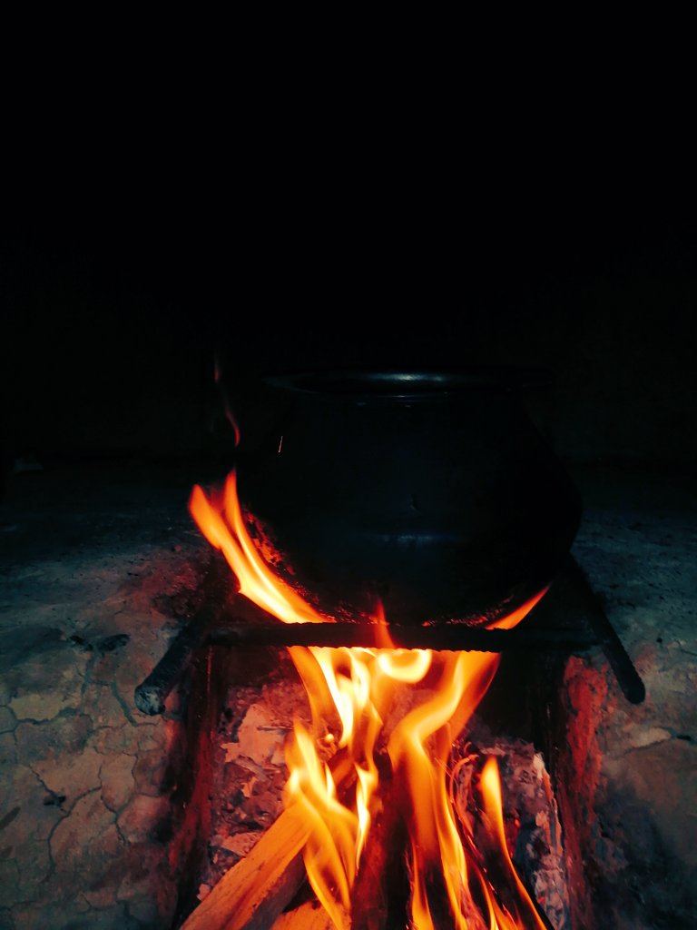 namdijon's tweet photo. Nowadays with the advance in technology this kind of heat up area is rare to find anywhere in the city~ 
*
*
*
Feeling warm &amp; homely me this fall 🍁 winter ❄️ ~ https://t.co/a2pbhHptEk