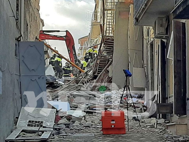 dailyajitnews's tweet image. ਇਟਲੀ : ਗੈਸ ਪਾਈਪ ਲਾਇਨ ਧਮਾਕੇ 'ਚ ਮ੍ਰਿਤਕਾਂ ਦੀ ਗਿਣਤੀ 7 ਤੱਕ ਪਹੁੰਚੀ, ਮਲਬੇ 'ਚ ਦੱਬੇ ਵਿਅਕਤੀਆਂ ਨੂੰ ਕੱਢਣ ਲਈ ਰਾਹਤ-ਕਾਰਜ ਜਾਰੀ
beta.ajitjalandhar.com/latestnews/364…
#dailyajit #Italy #gaspipe #leakage