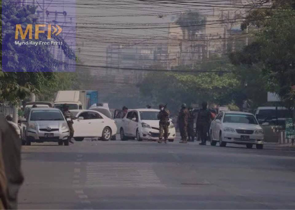 SAC raided in #MaharAungMyay Tsp, #Mandalay, conducted neighbourhood inspections, &amp; abducted DawPaw as a hostage after SAC were unable to locate her son. #WarCrimesOfJunta #Dec13Coup  #WhatsHappeningInMyanmar