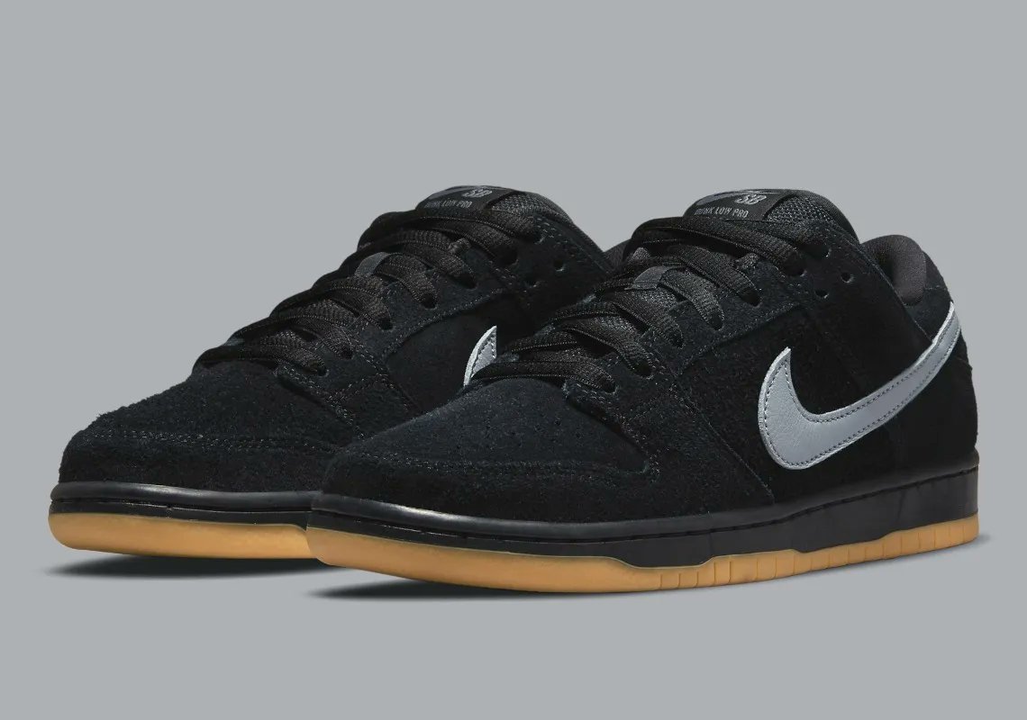 SneakerNews's tweet photo. Did you cop this morning's SNKRS EU release? The Nike SB Dunk Low "Grey Fog" is available now at @eBay_UK (After Market) #ebaypartner 

Shop Now: https://t.co/z6Q6lJBVew https://t.co/0OEmISBoVV