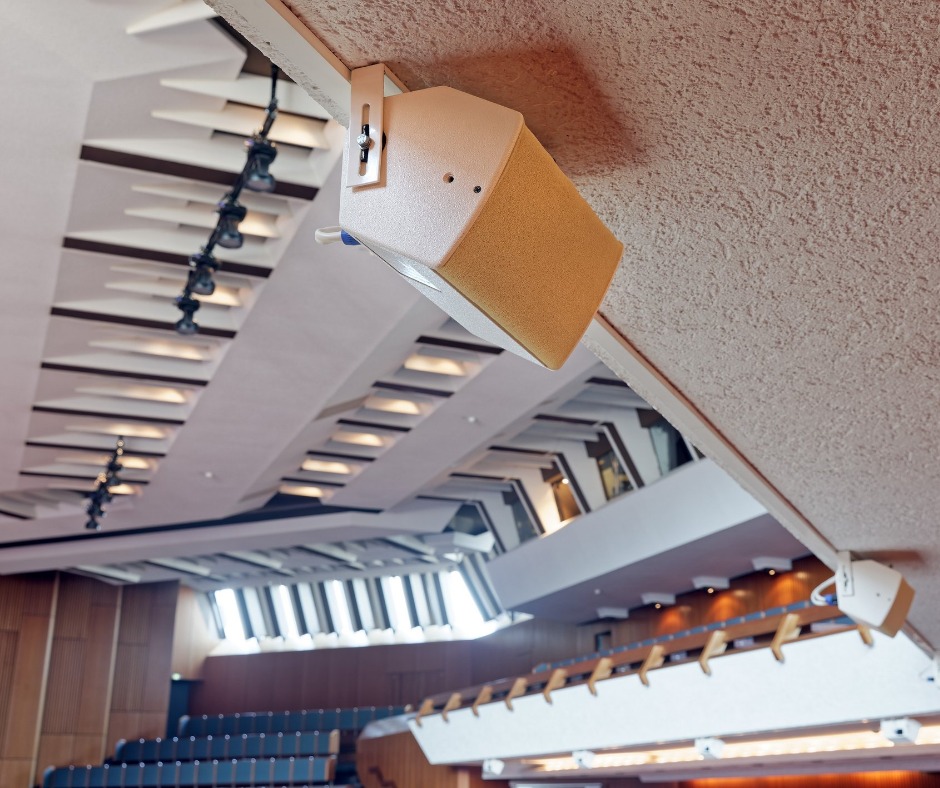 StageAudioWorks's tweet image. The sonically fiddly 1970s design of #schwabenlandhalle now boasts perfect coverage after an upgrade that combines #TSeries line arrays with #ArrayProcessing and integrates existing #dbaudio point sources. Full deets on the T-Series: bit.ly/3pNVQNP.
Kit by @LaauserVohl