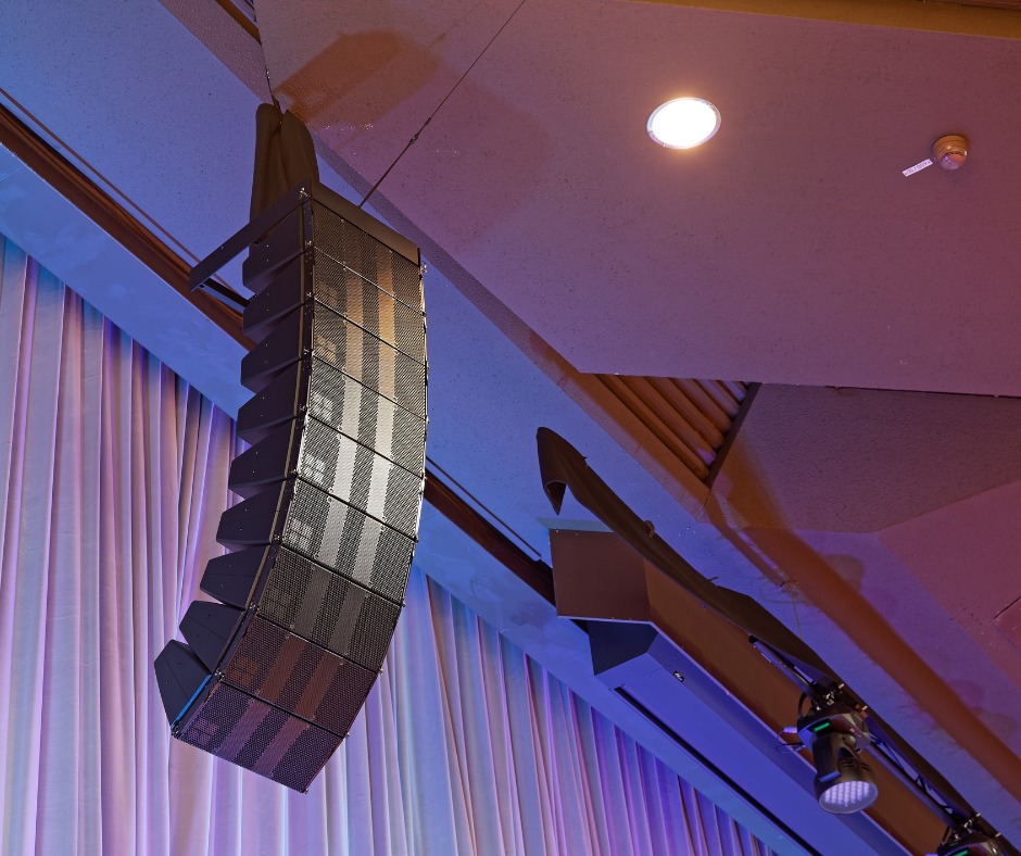 StageAudioWorks's tweet image. The sonically fiddly 1970s design of #schwabenlandhalle now boasts perfect coverage after an upgrade that combines #TSeries line arrays with #ArrayProcessing and integrates existing #dbaudio point sources. Full deets on the T-Series: bit.ly/3pNVQNP.
Kit by @LaauserVohl