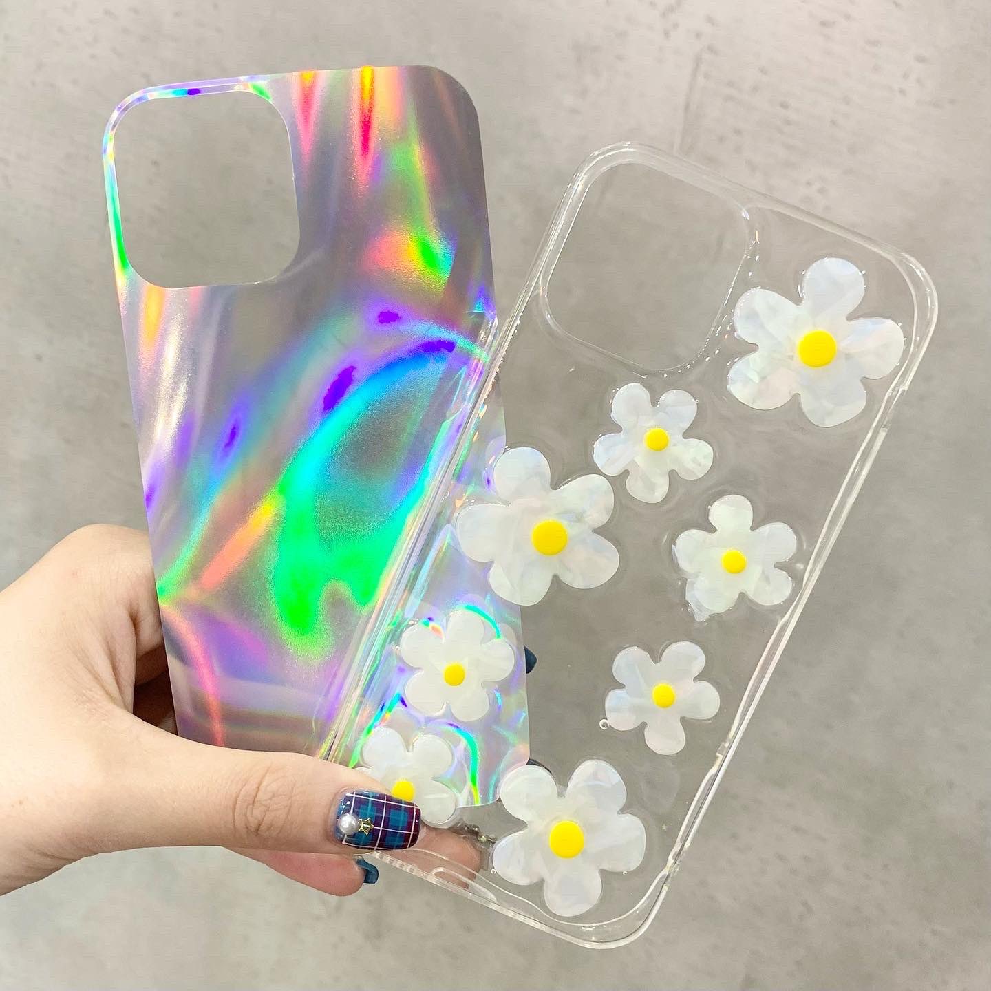 サンキューマート 公式 新デザインのiphoneケースが登場 オーロラ パール クリアパーツの組み合わせが可愛いハンドチェーン付きや オーロラシート入りクリアケースなど 今回のデザインはiphone6 6s 7 8 Se 12 12pro対応のみとなっております