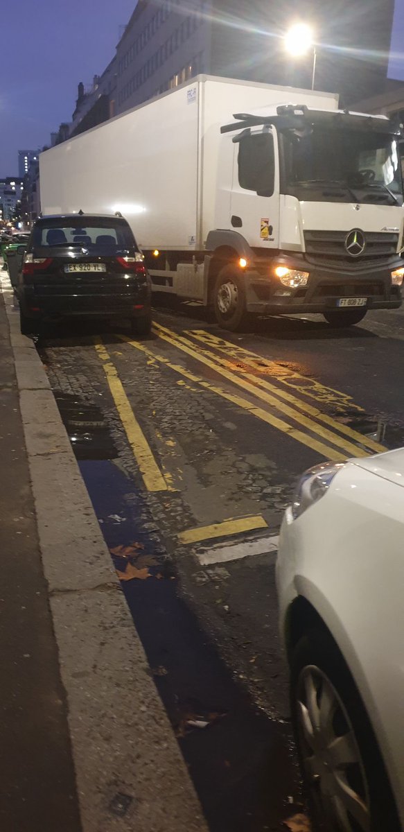 Association Sixteen (@asso_sixteen) on Twitter photo Presque comme chaque matin, ce conducteur occupe la place livraison du carrefour city rue félicien david… tous les matins les livreurs font ce qu’ils peuvent mais libérons leurs emplacements de livraison ! <a href="/mairiedu16/">Mairie du XVIe</a> la police municipale ? Presque comme chaque matin, ce conducteur occupe la place livraison du carrefour city rue félicien david… tous les matins les livreurs font ce qu’ils peuvent mais libérons leurs emplacements de livraison ! <a href="/mairiedu16/">Mairie du XVIe</a> la police municipale ?