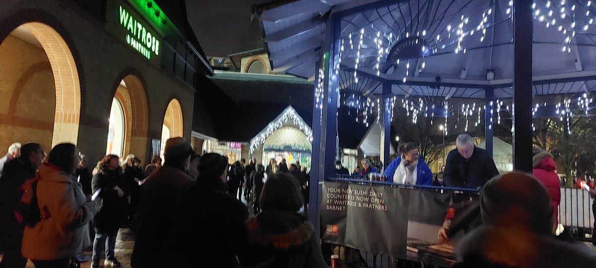 JenvasJnl's tweet image. 12th December 2021.  A ‘Lights of Love Cherry Lodge Ceremony’ was taken place on Sunday at the bandstand at 4pm, this involves switching on the Christmas lights around the bandstand to remember the people that have sadly been lost this year, these light will kept till  x mass.