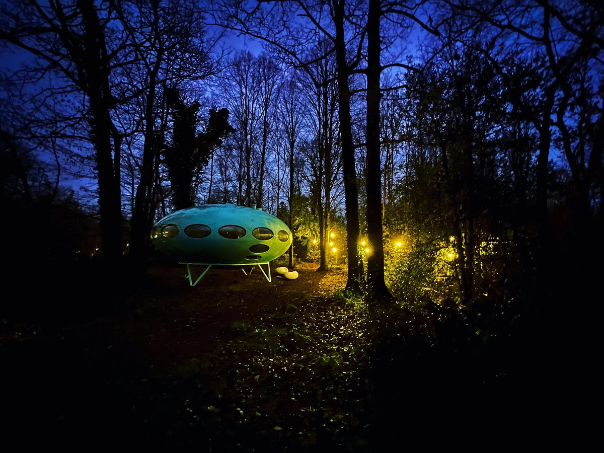 activrightbrain's tweet image. Amongst 2021’s pain (#COVID19 #F1 extreme weather, etc) @bruce_munro’s amazing #lightatmarstonpark installation offered a little #Christmas Magic this weekend @MarstonPark.

The Matti Suuronen @FuturoHouse is an added bonus!

#IoT #Design #Art #MondayMotivation #mondaythoughts