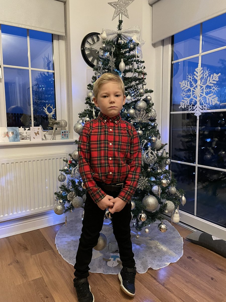 pop_harvey's tweet photo. Stand up beside the fireplace, take that look from off your faceβ¦β¦ 5 going on 15 this morning π #tistheseason #tobejolly @deanosok hopefully he is happy at his party ππ¬ https://t.co/u9Sd9CQh4h