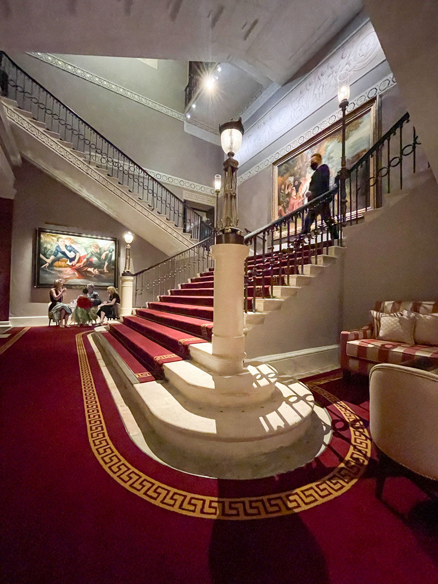 cat_limited's tweet photo. Theatre Royal, Drury Lane
Over the past 2 years, CAT has worked closely with the client, architects and the flooring contractors - to supply a range of solid brass flooring profiles and stair nosings throughout this iconic building. See full Case Study at https://t.co/nLgnbTj2c2 https://t.co/cAxLwnUf1B