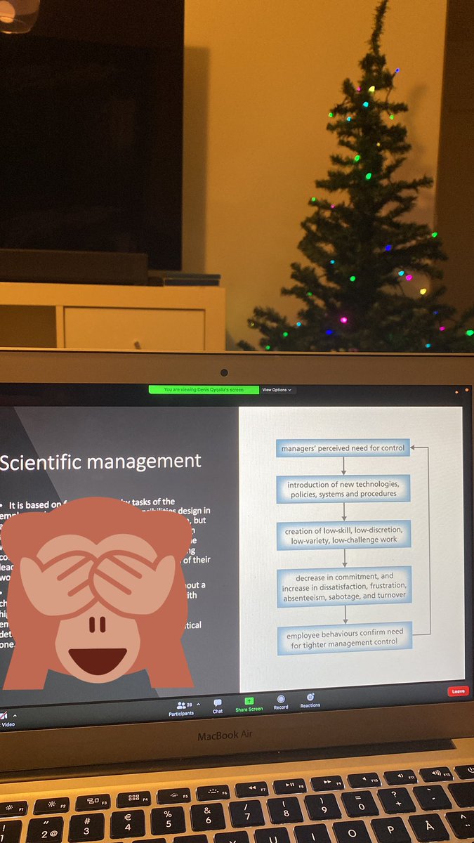 maisamet1's tweet photo. Starting off the last week of the semester by listening to some of my fellow classmates’ presentations🤔🤩 #11DaysToChristmas #MetropoliaBiz https://t.co/8UIVrq80Mx