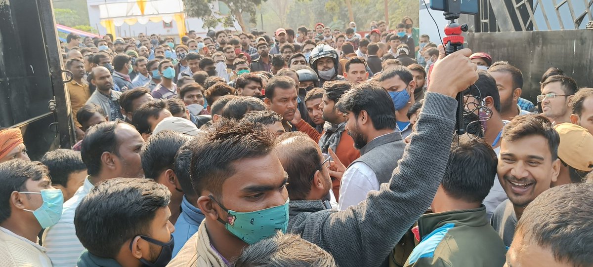 Sandeep_Saurav_'s tweet photo. आज #BSSC जाकर छात्रों के संघर्ष का समर्थन किया। विभाग के सचिव और अध्यक्ष विभाग में नहीं थे। करेंट NCL सर्टिफिकेट मानने और अन्य मांगों पर BSSC के सदस्यों से बात हुई और लेटर दिया गया।

जब तक विभाग नोटिस जारी कर हमारी मांगों को नहीं मानता, छात्रों का शांतिपूर्ण आंदोलन जारी रहेगा। https://t.co/zKW9r3xrod