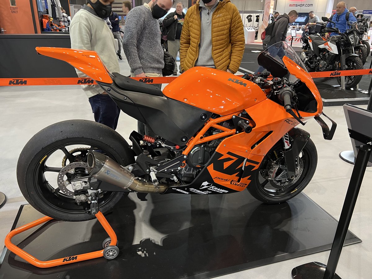 bikehps's tweet photo. Dymag #UP7X wheels on the ultra-lightweight limited edition KTM RC 8C.
#KTMRC8C #KTMRC8 #MotorcycleLive2021 #MotorcycleLive #DymagWheels #DymagUP7X https://t.co/vYiQHuXxQp
