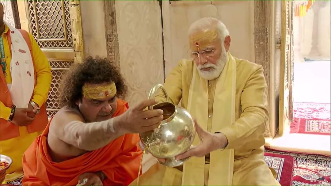 AdityaSinghBJP_'s tweet photo. “मन का मैं बैरागी हूँ
विश्वनाथ का दासी हूँ
गंगा मैया जहां रहे
काशी हूँ मैं काशी हूँ”

#KashiVishwanathDham
#KashiVishwanathCorridor https://t.co/13hPZ7wtSL