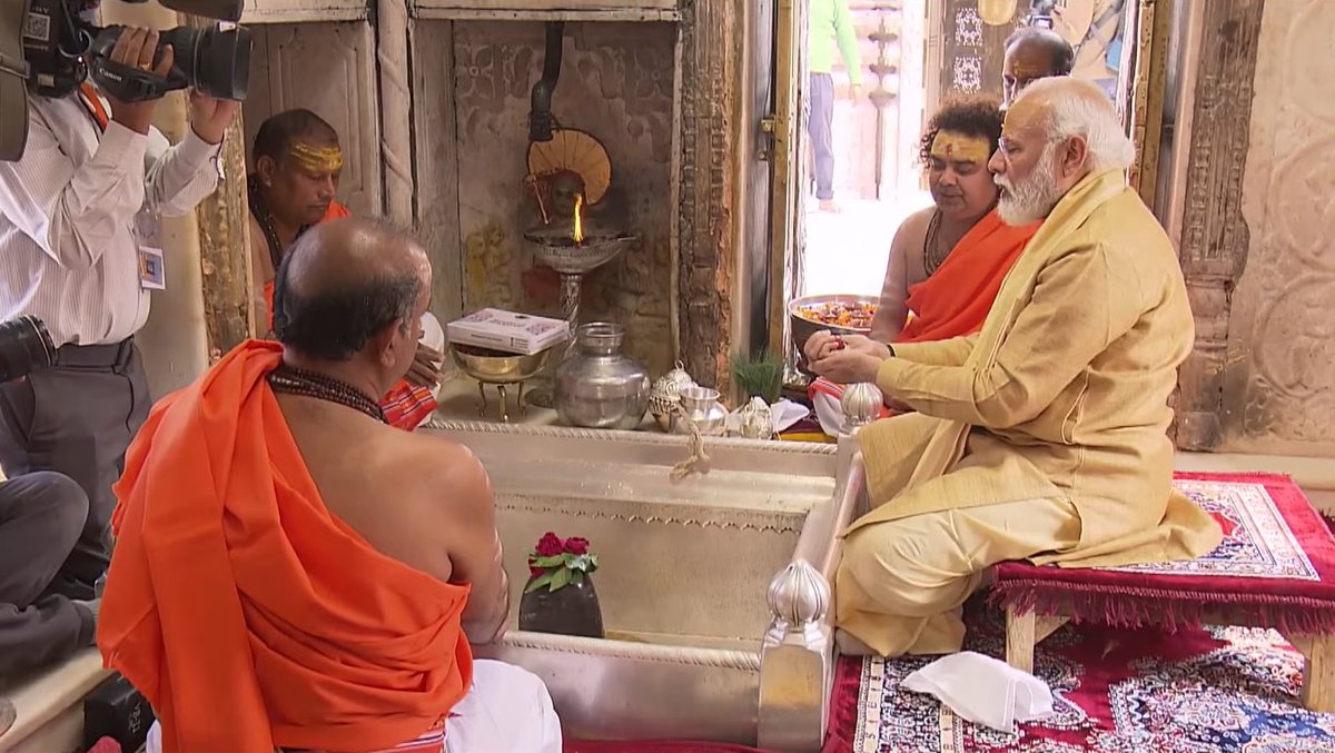 AdityaSinghBJP_'s tweet photo. “मन का मैं बैरागी हूँ
विश्वनाथ का दासी हूँ
गंगा मैया जहां रहे
काशी हूँ मैं काशी हूँ”

#KashiVishwanathDham
#KashiVishwanathCorridor https://t.co/13hPZ7wtSL