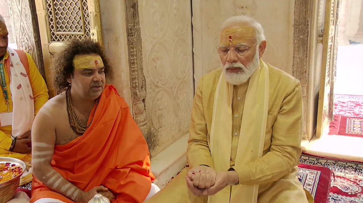 AdityaSinghBJP_'s tweet photo. “मन का मैं बैरागी हूँ
विश्वनाथ का दासी हूँ
गंगा मैया जहां रहे
काशी हूँ मैं काशी हूँ”

#KashiVishwanathDham
#KashiVishwanathCorridor https://t.co/13hPZ7wtSL
