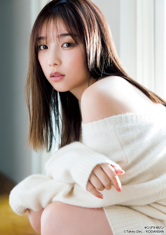 与田祐希、色気あふれるオフショルニット着こなし💞表紙＆グラビア登場