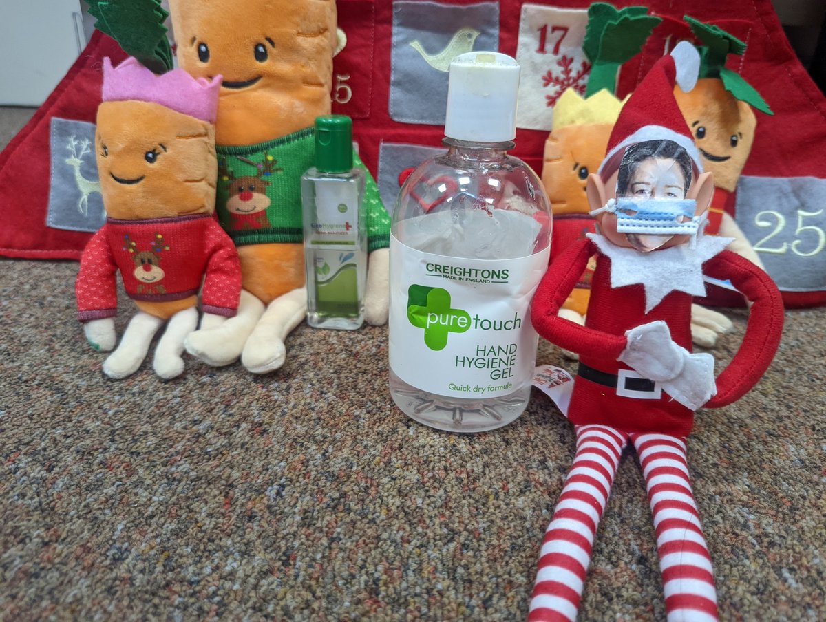 Jessiex01409's tweet photo. #melfontheshelf is showing she too washes her hands to keep others safe..  think hands, face, space let's keep looking out for one another @Mel_Pickup @BthftPatientEx #goodelf #handsfacespace #Covid19UK https://t.co/FKcTbIMvg4