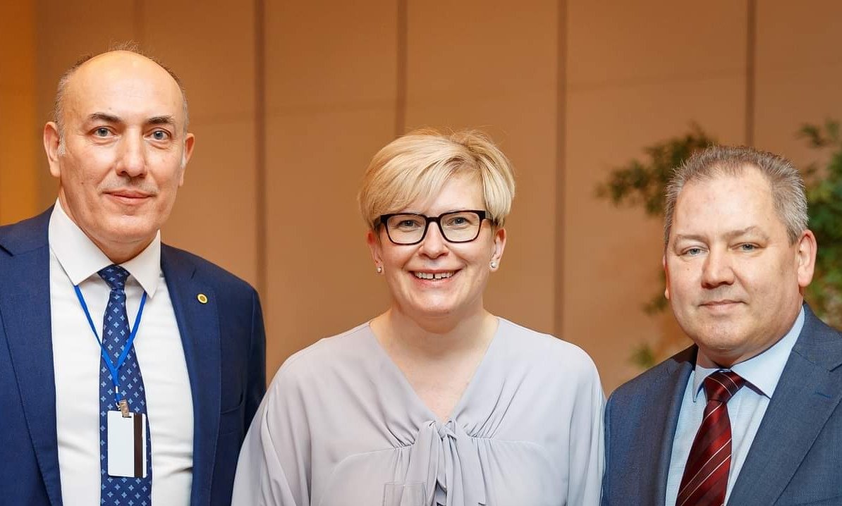 Was a pleasure to speak (partly in Polish :) with Prime Minister of #Lithuania (and long time friend of <a href="/IRIglobal/">International Republican Institute</a>) <a href="/IngridaSimonyte/">Ingrida Šimonytė</a> and Ambassador of Lithuania to #Moldova <a href="/KudzmanasK/">Kestutis Kudzmanas</a> <a href="/irimoldova/">International Republican Institute</a> <a href="/stephennix/">Stephen B. Nix</a>