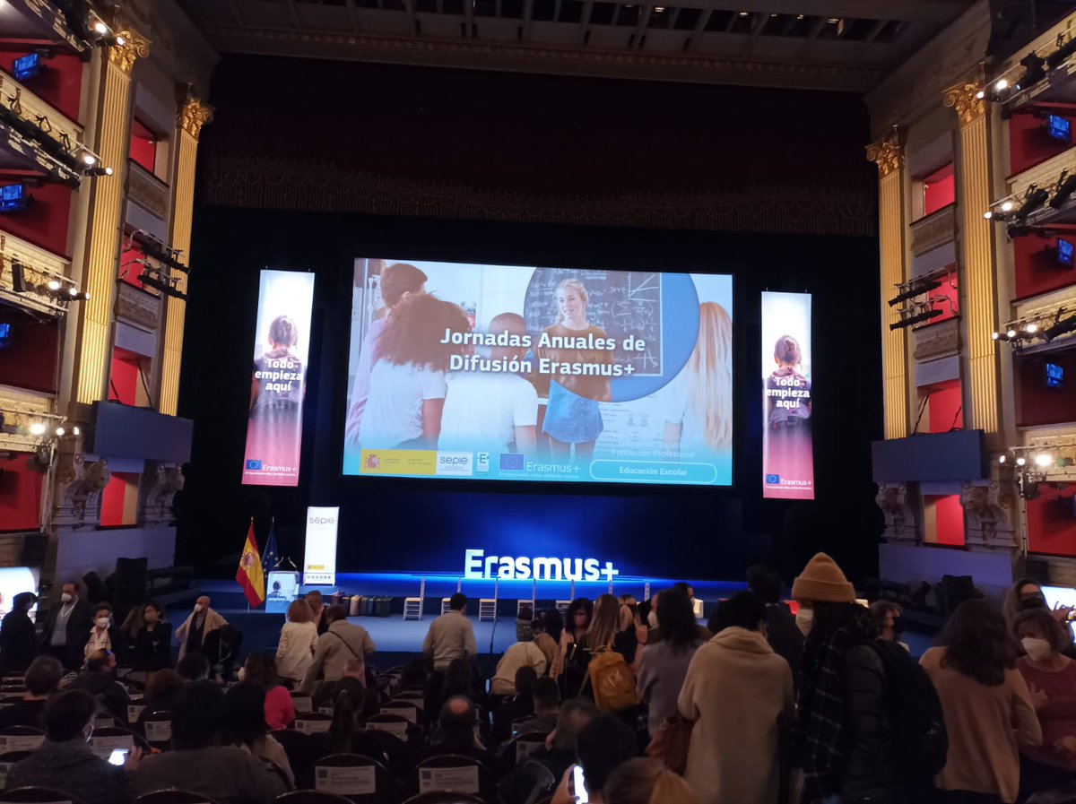 texforspain's tweet photo. A punto para recibir el galardón de @sepiegob #erasmusplus 🏆La directora técnica de @texforspain, @MonicaOlmosP asiste a la ceremonia en el Teatro Real de #Madrid Estamos muy agradecidos 🙏 por el reconocimiento que se nos otorga por el proyecto @EcoTexErasmus 
#industriatextil https://t.co/YmAU2ezd9e