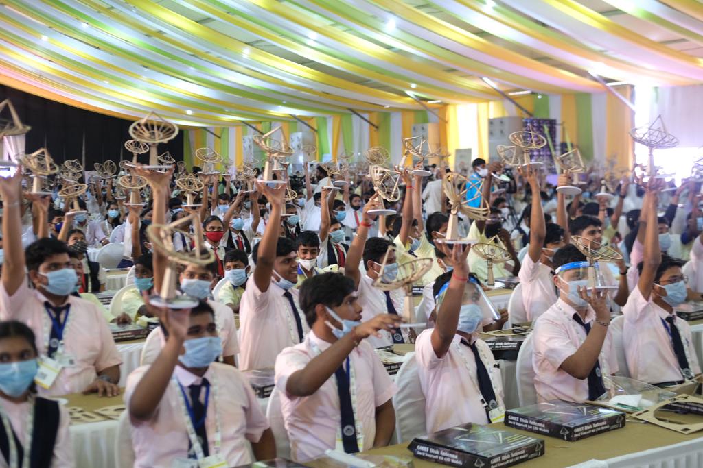 IISF2021's tweet photo. A super proud moment for us all. The students hold the assembled GMTR dishes that won us a Guinness World Record for 'Largest space exploration lesson in a single venue'. Cheers to the incomparable efforts and dedication of the entire team! https://t.co/P5m9TQ1Wef