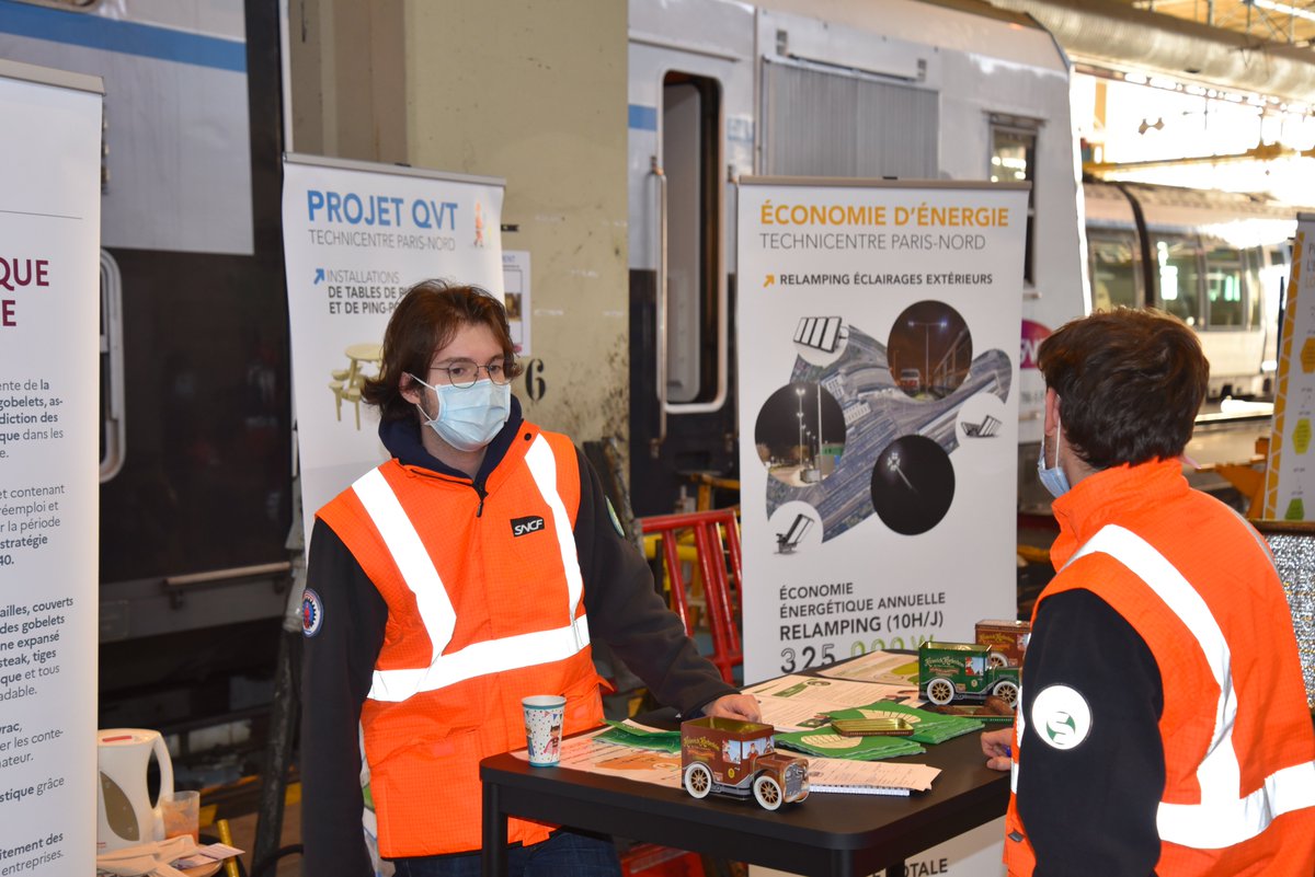 TM_ParisNord's tweet photo. Le 24 Novembre s’est tenu notre Forum #RSE au #TCPN afin de présenter les objectifs et les actions menées autour de la RSE. Les stands étaient consacrés à l’engagement #Transilien, #SNCFMixité, ect.
Nous avons également reçu la visite de @ZeldaCrambert, directrice des lignes H&K. https://t.co/FiA63mEHsd