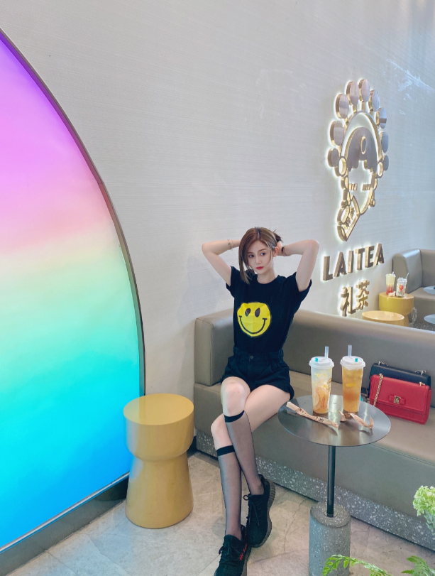 FemaleClassmate's tweet image. I like two kinds of people, one is better than me, and the other is the one who makes me excellent, but what I like most is that the one who is willing to become excellent with me