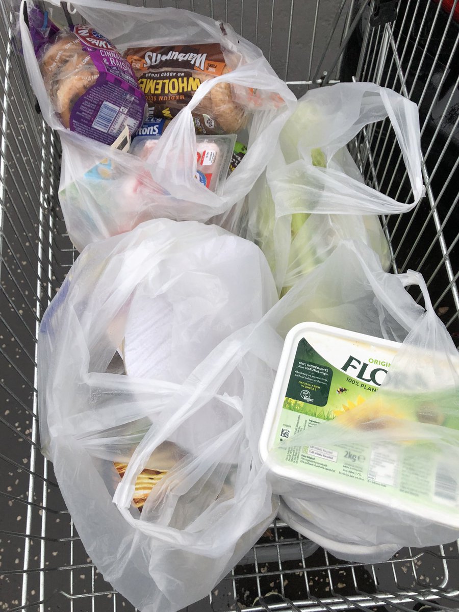 help_warm's tweet image. Good Morning, just look at our adorable mini volunteer the young Robbie out helping his Mum dropping food essentials &amp;amp; toys to another family in need of a helping hand 🎁🙌 @ColinMc71 @ColinGi22772626 @SPG_Glasgow @2020Whitehill Please retweet our gofund.me/8f8f8af1
