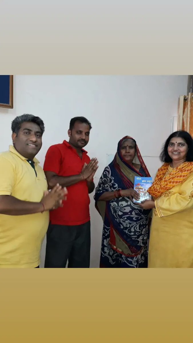 SargamChaurasi1's tweet photo. #Selfie_With_Book https://t.co/BCiUqKRkE0