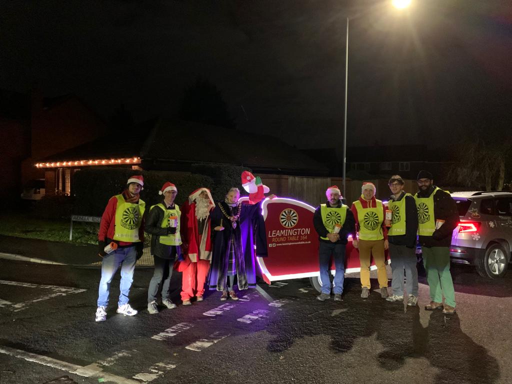 LeamRoundTable's tweet image. We had an amazing collection total of £510 last night in Old Milverton. We also had the honour of having Leamington Mayor Susan Rasmussen join us during the route. 
Santa continue his planned route today in Lillington, details on our website.
#charity #DoMore #christmas2021 #rtbi