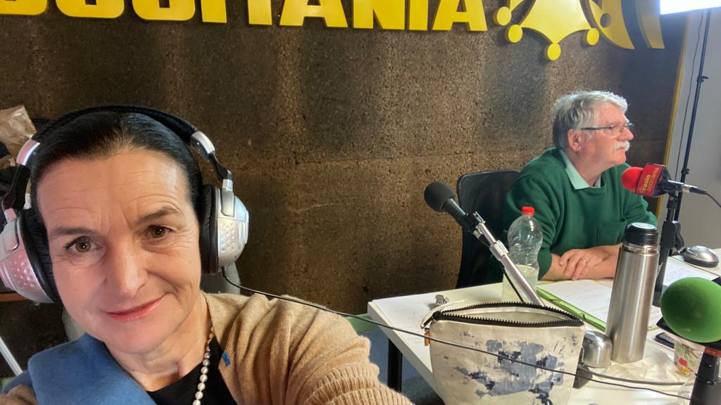 #ENLIVE 😊
La semaine commence bien, à @RadioOccitania avec Christian Moretto 🍃 

#terredepastel #onparledenous #radioshow #bleuparnature