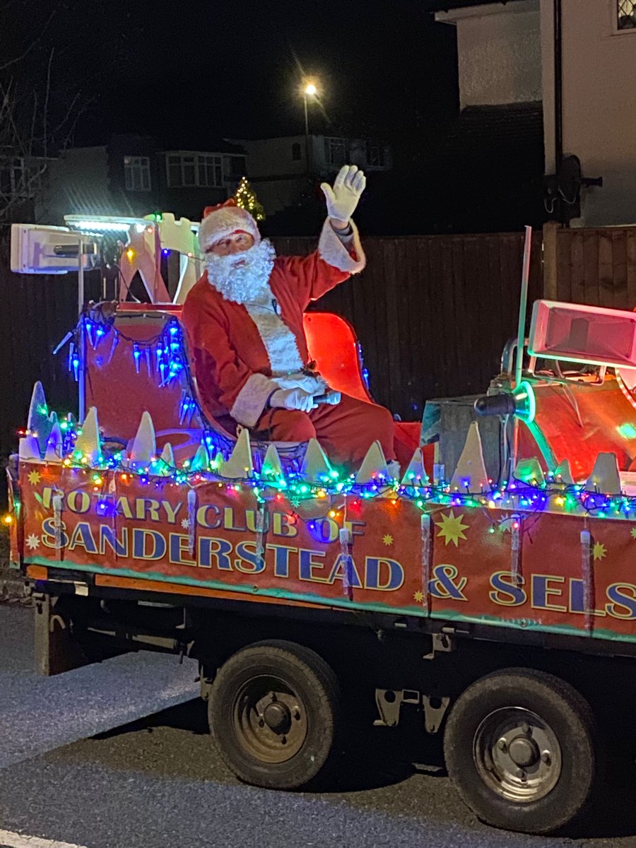 RotarySelsdon's tweet photo. Santa on his rounds again.
This is the last week of Santa visits around the roads in Sanderstead, Selsdon &amp; Hamsey Green.  On Xmas Eve we will be outside Elmfield Way 09.30 to 12.30 - so come along &amp; see Santa. Rotary Rocks ........... https://t.co/h6BCKEtumM