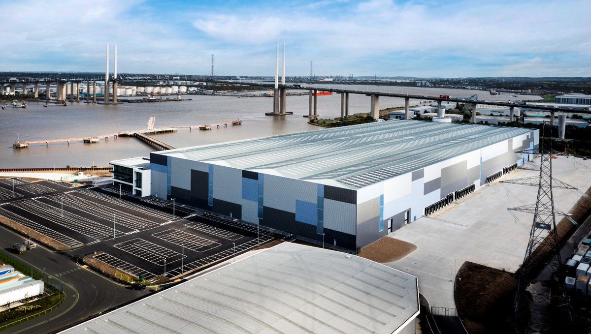 We’re excited to show off ‘450 at The Power House London’ in Dartford, completed for our valued client Bericote. Ready for Ikea to start their fit out, this cross-dock facility spans an impressive 450,000sqft, earning its title as the largest speculative unit within the M25.