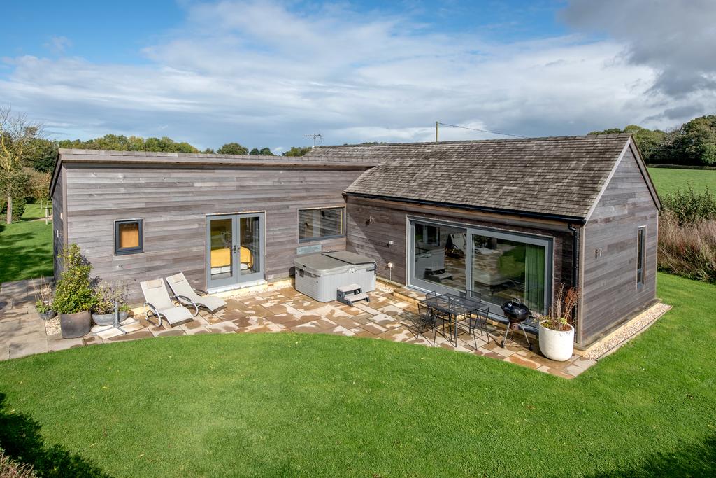 aroundaboutbrit's tweet photo. Set just a short distance from the Blackdown Hills, The Quantockโs & the Mendip Hills, Shave Farm is the perfect base from which to explore the area.
https://t.co/EKS8uyNtWZ
#Holiday #WorkingFarm #Rural #BlackdownHills #TheQuantocks #MendipHills #Donyatt #Ilminster #Somerset https://t.co/kTbDyZ4i6V