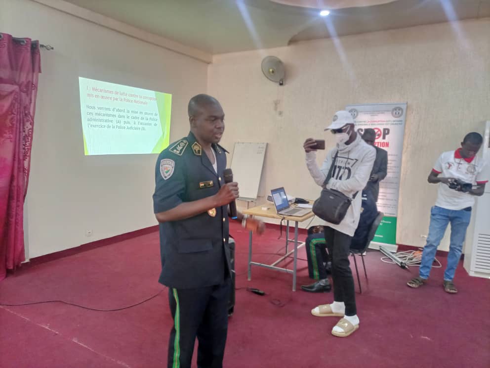 halciaNiger's tweet photo. Conférence débat " rôle de la Police Nationale dans la lutte contre la corruption au Niger https://t.co/oR899TmxU2