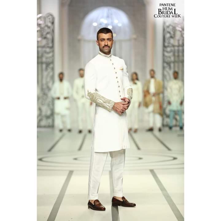 Muneeb Nawaz Presents Malang luxe. 
Classicism meets modernism. Print meets textures, structure meets volumes.

To Know More, Stay Tuned! 

#MoreOpenHairDays #HBCW 
#HUMTV #PanteneHUMBridalCoutureWeek #PHBCW21