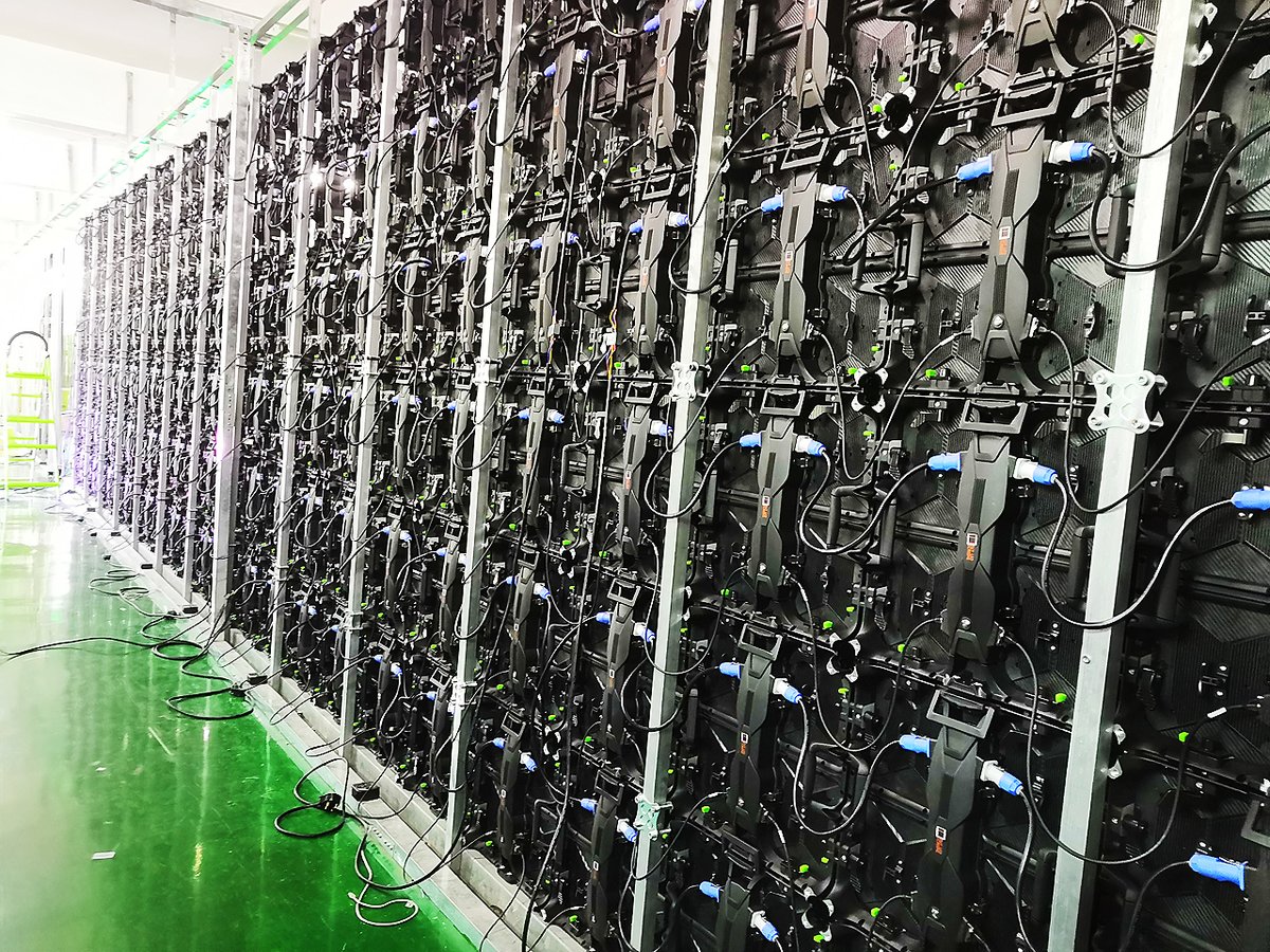 GotechLedScreen's tweet image. 40SQM P3.91 indoor rental led display,Nation Star Copper Wire led lamps,3840Hz,CE Power Supply-500*500 Private die castiong aluminum cabinet.#rentalleddisplay #ledscreen #stageleddisplay