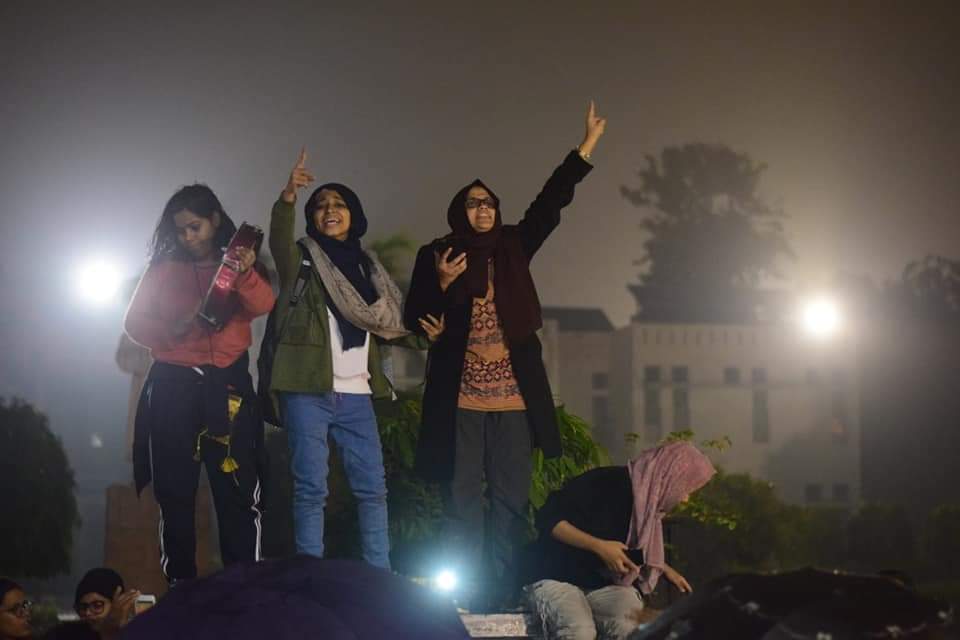 aslahtweets's tweet photo. Two years ago, today, @MaktoobMedia's  @KpaShakeeb clicked these powerful images of Jamia Millia Islamia students protesting discriminatory CAA &amp; NRC.

Those images were iconic.

Read Maktoob's stories on CAA https://t.co/QIPNrgFD17

Support our journalism https://t.co/qaPPQPlfPe https://t.co/FidlfMvKrB