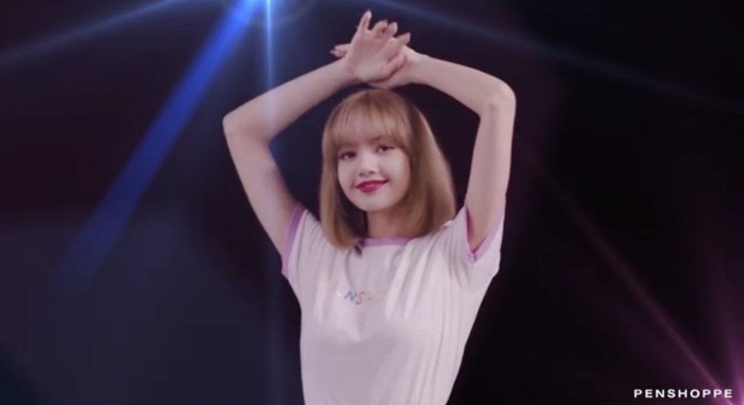 CloutNewsMedia's tweet photo. .@BLACKPINK's LISA stuns in a new campaign for PENSHOPPE ❤️

#BLACKPINK #LISA #LALISAMANOBAN #LALISA https://t.co/1oyA5qYA6E