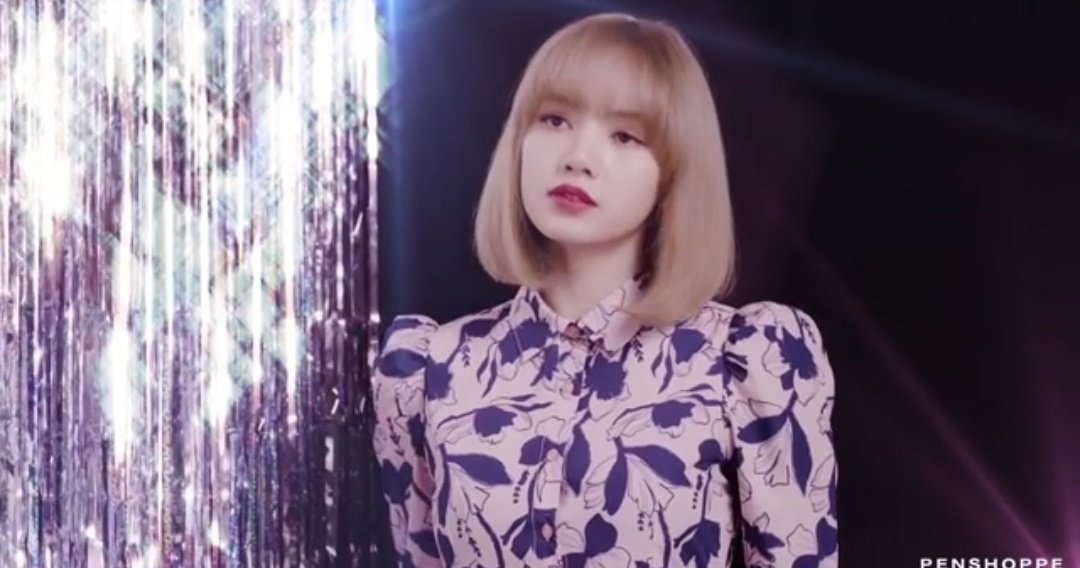 CloutNewsMedia's tweet photo. .@BLACKPINK's LISA stuns in a new campaign for PENSHOPPE ❤️

#BLACKPINK #LISA #LALISAMANOBAN #LALISA https://t.co/1oyA5qYA6E
