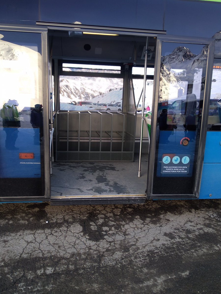 AmigosBus's tweet photo. Este año el servicio urbano de #Formigal se realiza con Man Lions City ex #Donostia bus operados por #transvia https://t.co/UcCQ876Nrd