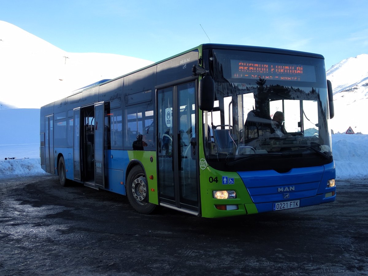 AmigosBus's tweet photo. Este año el servicio urbano de #Formigal se realiza con Man Lions City ex #Donostia bus operados por #transvia https://t.co/UcCQ876Nrd