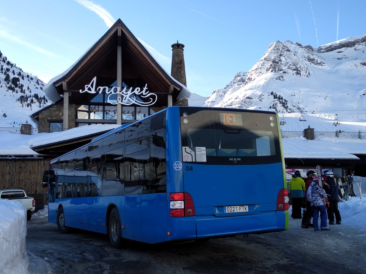 AmigosBus's tweet photo. Este año el servicio urbano de #Formigal se realiza con Man Lions City ex #Donostia bus operados por #transvia https://t.co/UcCQ876Nrd