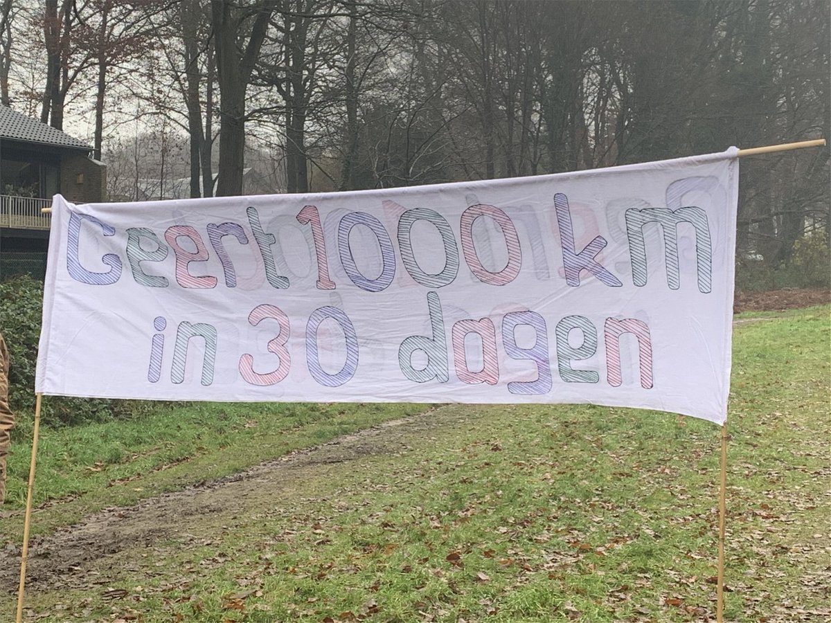 NlVoom's tweet photo. Zo ziet iemand er uit die 1000km (!!) heeft hardgelopen voor het goede doel! Finish behaald! Gefeliciteerd @GeertNispen!! #VoomInPowerUp https://t.co/XVJa9x382n