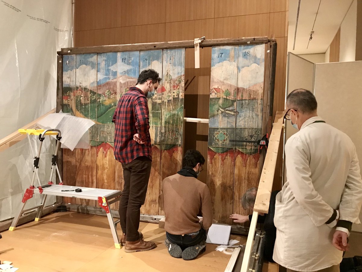 mahjparis's tweet photo. #JourdeFermeture
La 1ère œuvre à rejoindre les collections du mahJ fut une très belle cabane (#soukkah, milieu XIXe s, lac de Constance).
Parmi les 37 panneaux qui la composent, il en manquait un, le n°16, retrouvé 30 ans plus tard. Le voici enfin réintégré après restauration ! https://t.co/ClzS4yEN5S