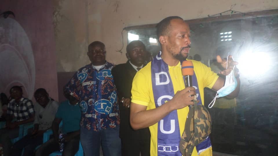 LigueDcu's tweet photo. Le Coordon @manya_serge  a présidé l'événement de l'installation des membres du Comité de la Fédération KIMBANSEKE. Ils ont été investis par le Secrétaire National Freddy Kafuidiko L'IMMORTEL qui a représenté le SeGé @herve_bononge .
Heusement qu'aujourd'hui et demain c'est NOUS https://t.co/YyTDvOPrr3