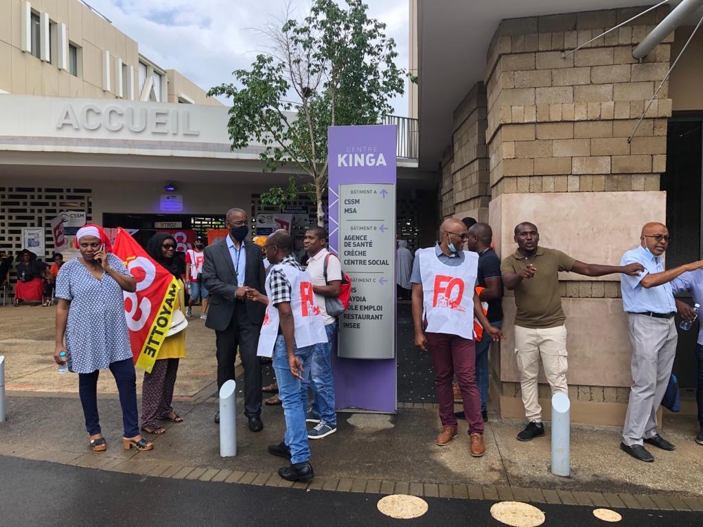 FECFO's tweet photo. #Grève à la sécu partout en France aujourd'hui !
Une revendication simple... 
Augmenter  significativement la valeur du point !
Les premières photos de la mobilisation... 
Mayotte ouvre le bal !
On lâche rien ! Il FO augmenter les #salaires de tous ! Maintenant ! https://t.co/GDg3TQ7D82
